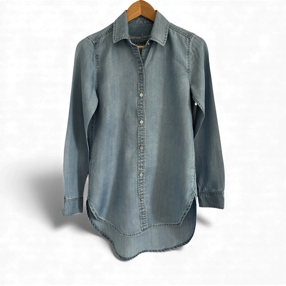 GAP 1969 Woman’s Vintage Indigo Button-Up Shirt XS